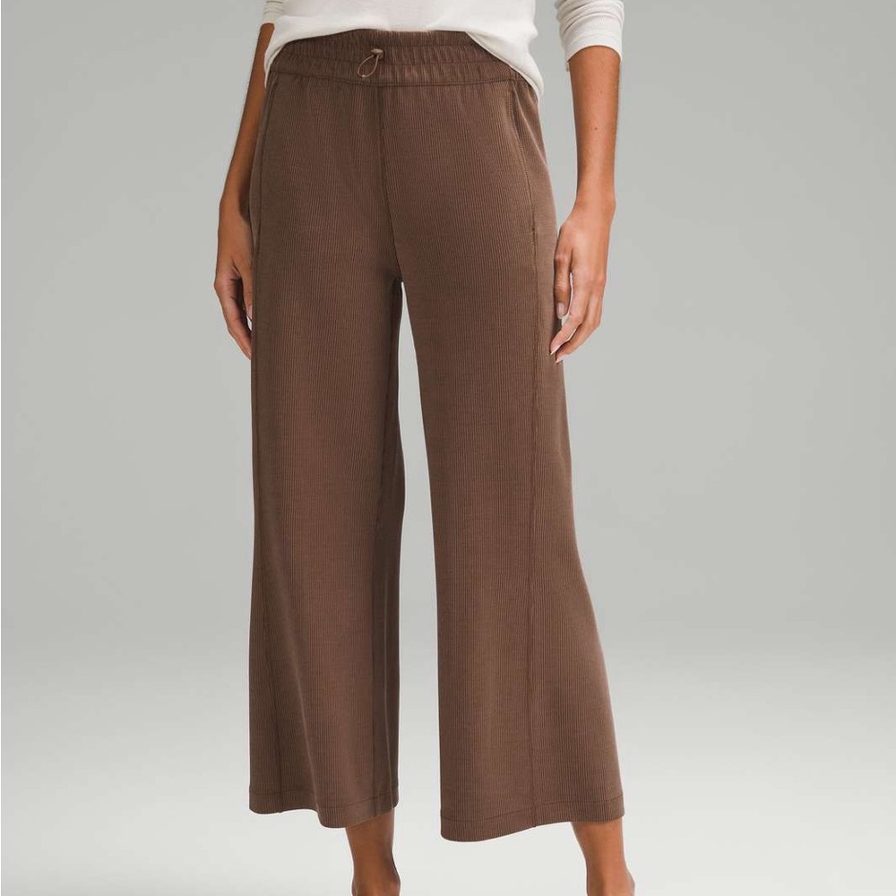 Lululemon Brown Ribbed Softstreme Cropped Pants